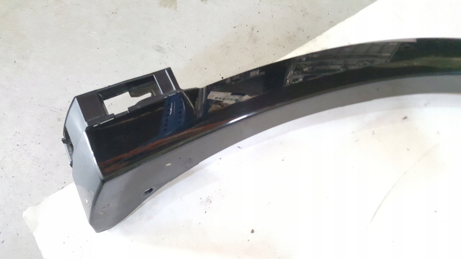 Listwa błotnika prawy przód VW TIGUAN III 571853718A demontaż