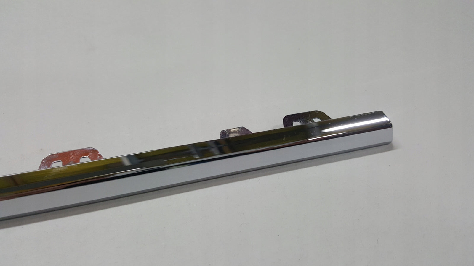 NOWA ORYGINALNA listwa chrom grilla przód prawa strona VW T6 7LA853842