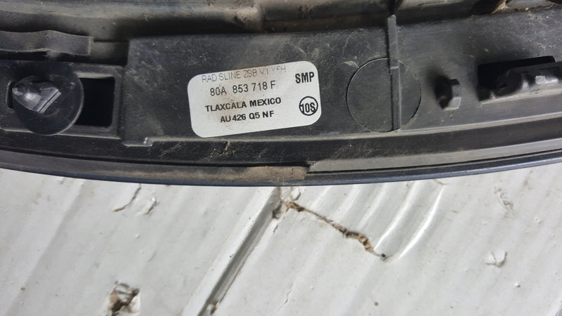 Listwa błotnika prawy przód AUDI Q5 80A853718F demontaż