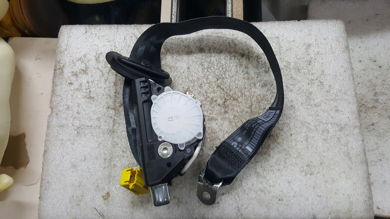 PAS BEZPIECZEŃSTWA NAPINACZ PRAWY PRZÓD VW PASSAT B6 3C1857706R