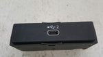 Gniazdo port USB AUDI A4 (B9) A5 Q5 RS4 RS5 8W0035708A demontaż