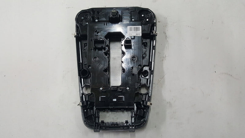 Lampka podsufitki AUDI 4K0947135AE demontaż