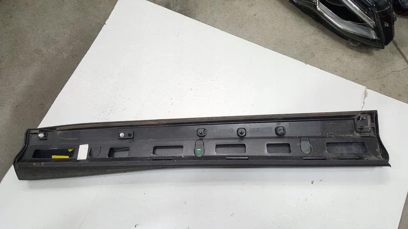 Listwa drzwi prawy przód AUDI Q3 II 83A853960A/B