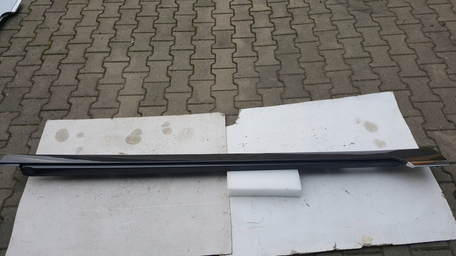 Listwa progowa prawa strona VW PASSAT B8 3G0853858F demontaż