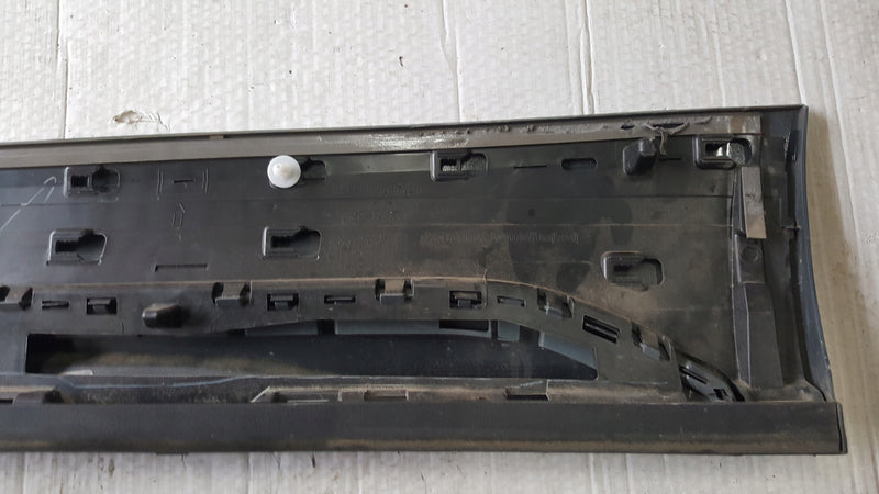 Listwa drzwi prawy tył AUDI Q5 80A853970A demontaż