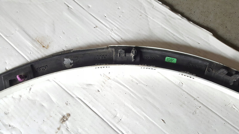 Listwa błotnika prawy tył VW TOUAREG 3 760853818C