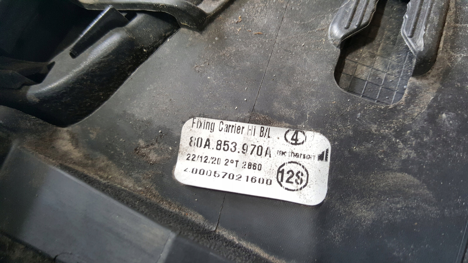Listwa drzwi prawy tył AUDI Q5 80A853970A demontaż