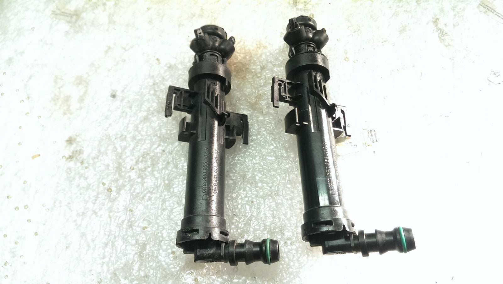 Prawy spryskiwacz reflektora AUDI Q5 8R0955102A