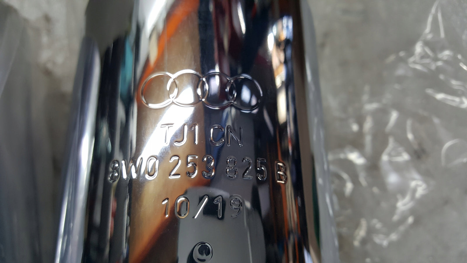 Końcówka wydechu AUDI A4 B9 A5 8W0253825B NOWE oryginał