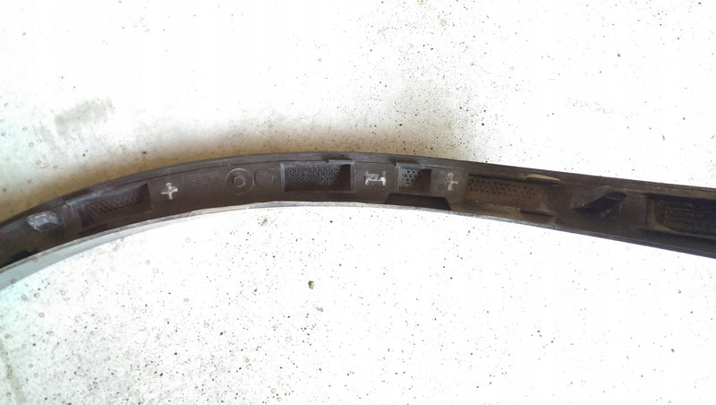 Listwa błotnika prawy tył VW TOUAREG 7P6854820BR