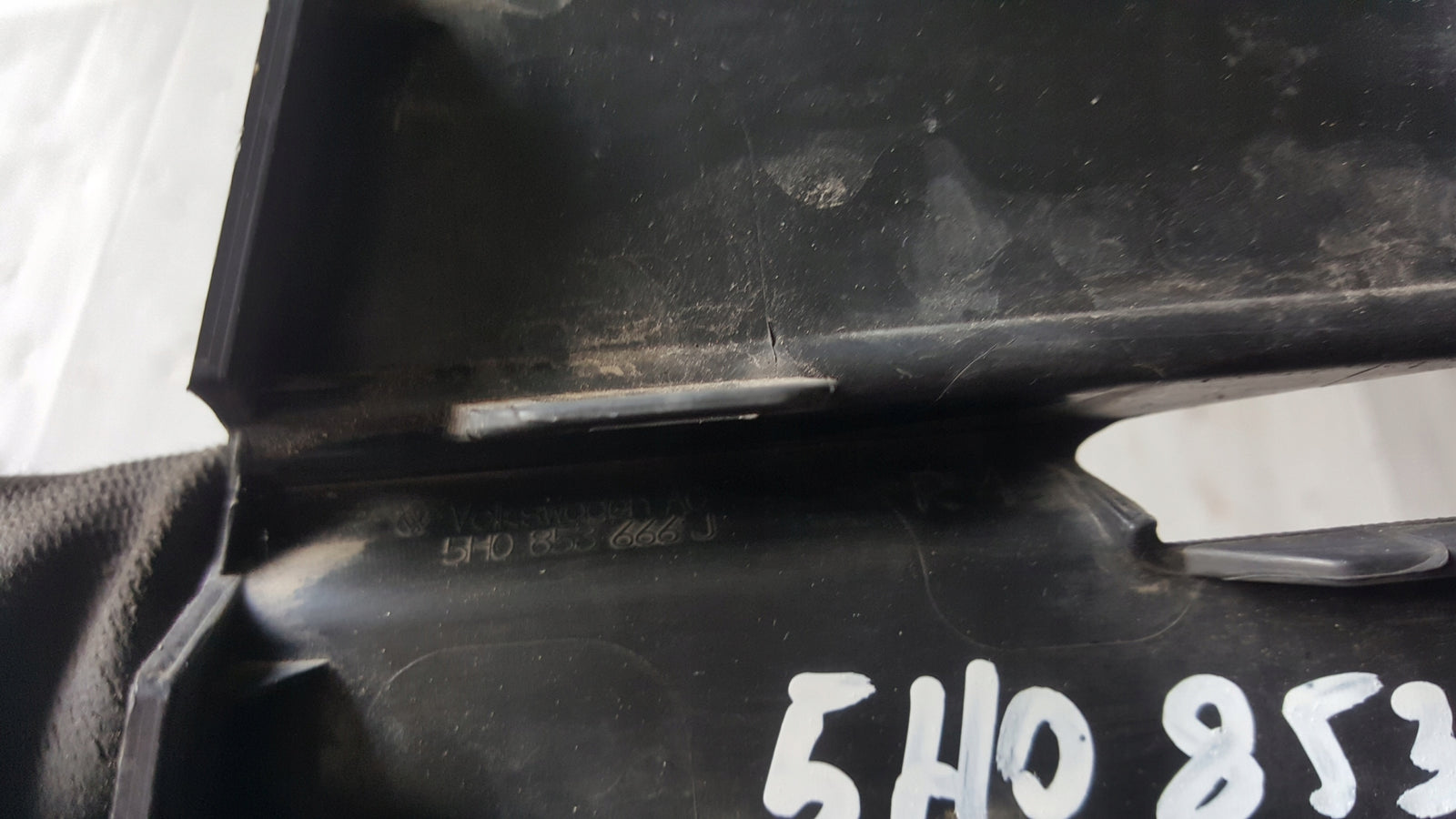 Kratka zderzaka prawy przód VW GOLF VIII 5H0853666J demontaż