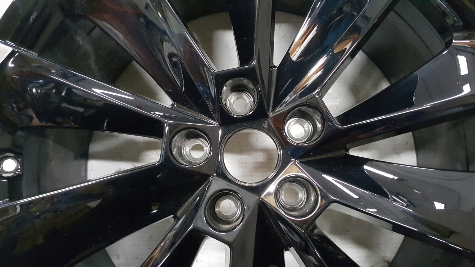 Felga aluminiowa SKODA SUPERB 8Jx19 ET 44 3V0601025S