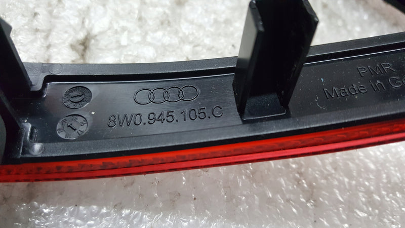 Odblask zderzaka PR+LE tył AUDI A4 8W0945105C/106C