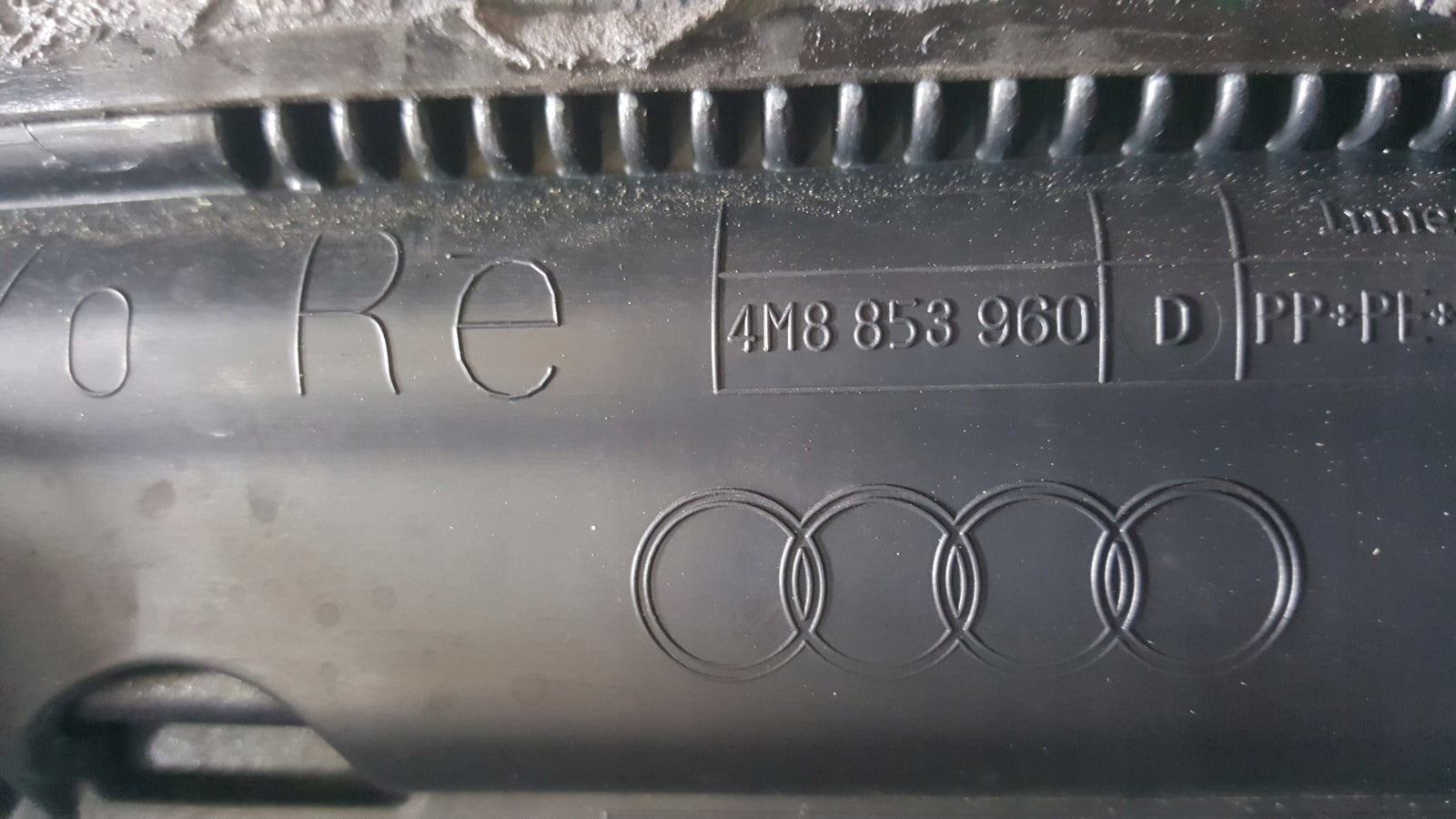 LISTWA NA DRZWI PRAWY PRZÓD AUDI Q8 4M8853960D 2018- CARBON