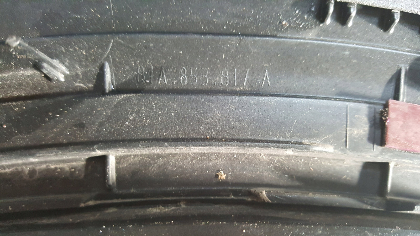 Listwa błotnika lewy tył AUDI Q2 81A853817A