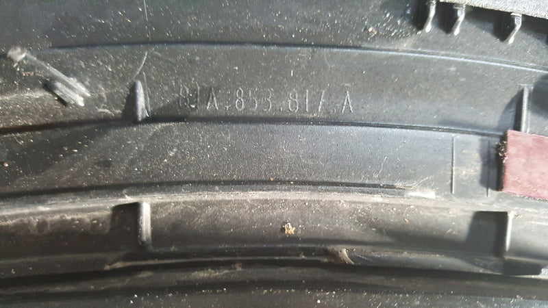 Listwa błotnika lewy tył AUDI Q2 81A853817A