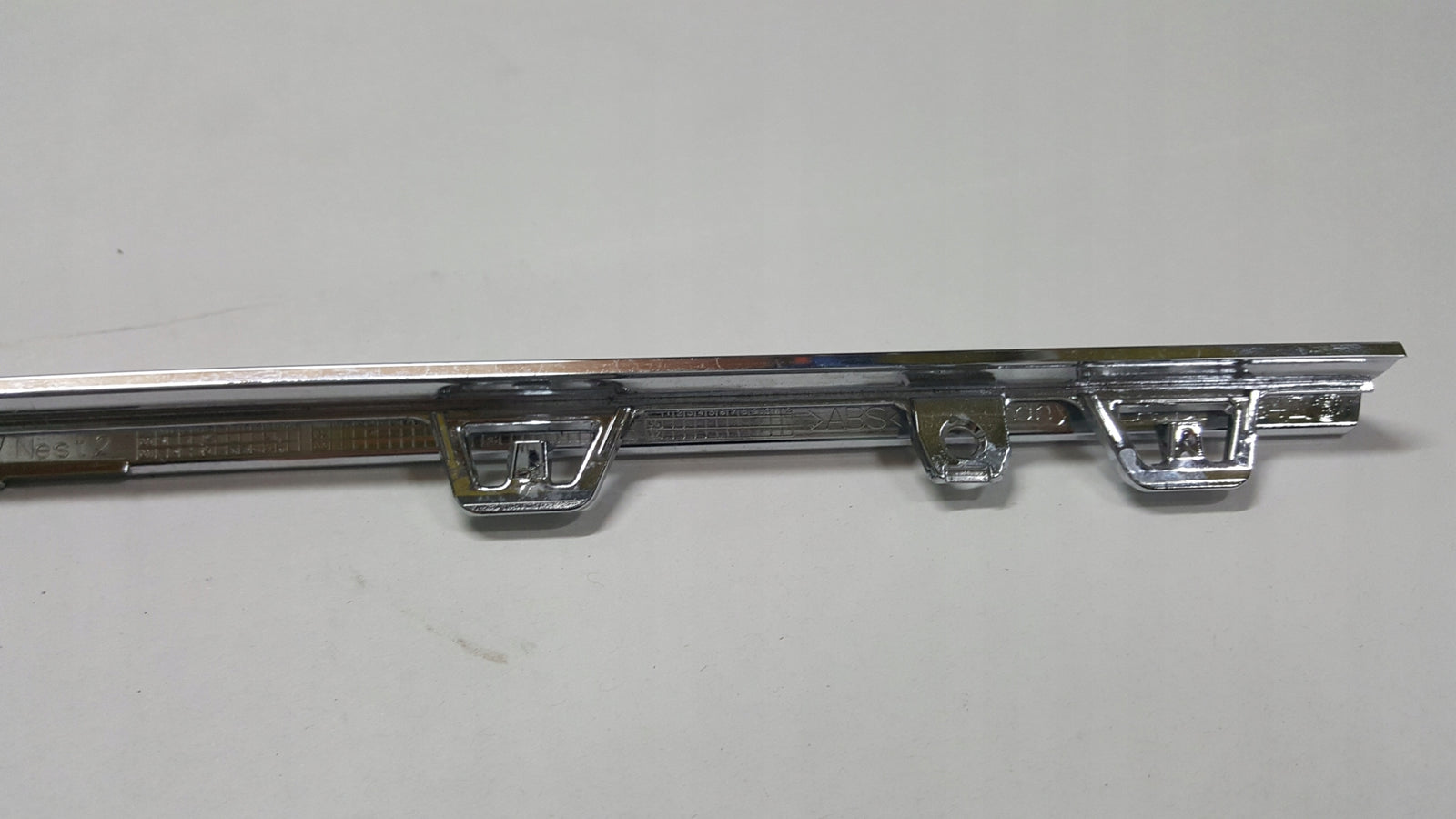NOWA ORYGINALNA listwa chrom grilla przód prawa strona VW T6 7LA853842