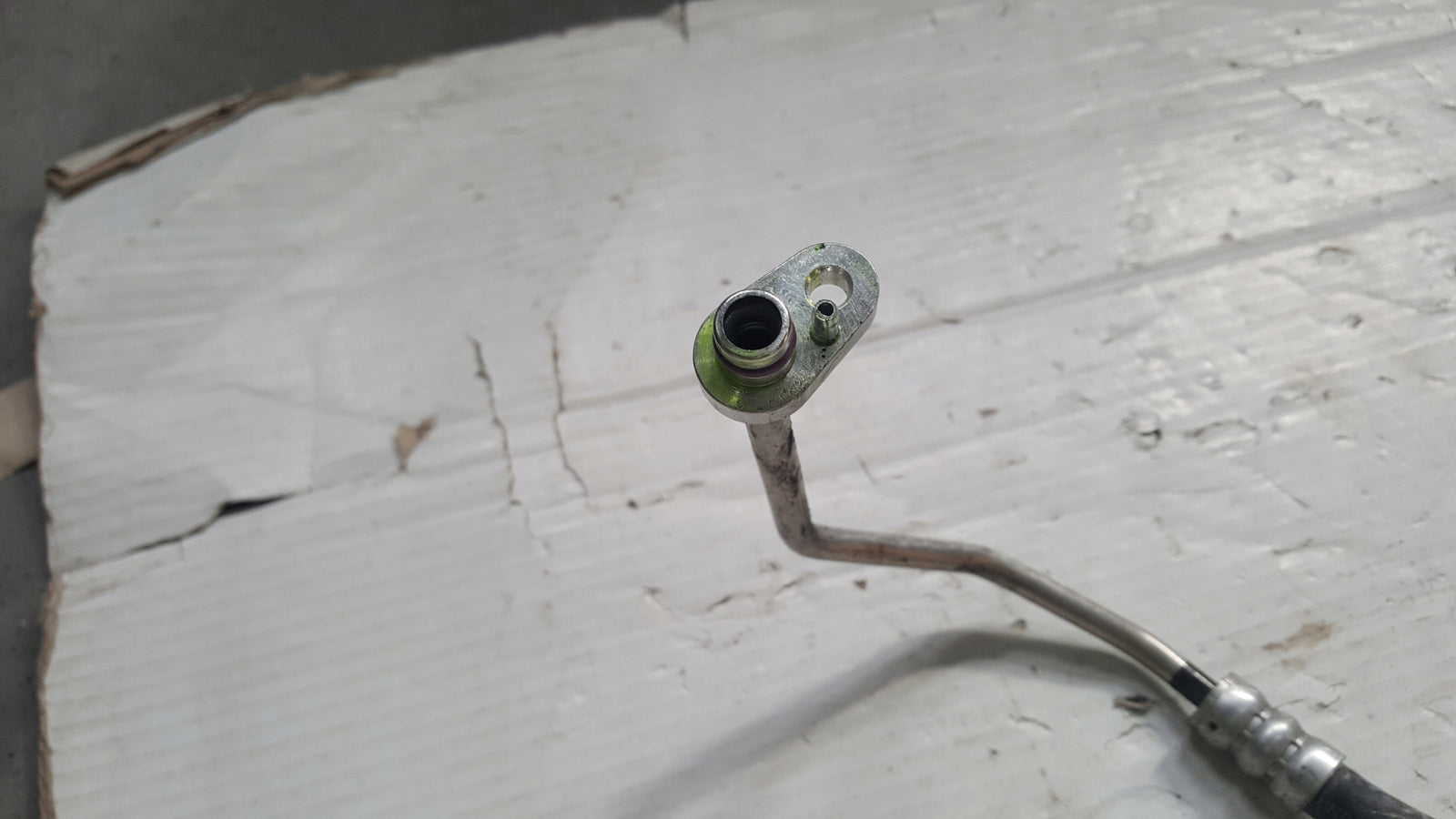 Rurka przewód klimatyzacji VW AUDI SEAT SKODA 5Q0816741C demontaż