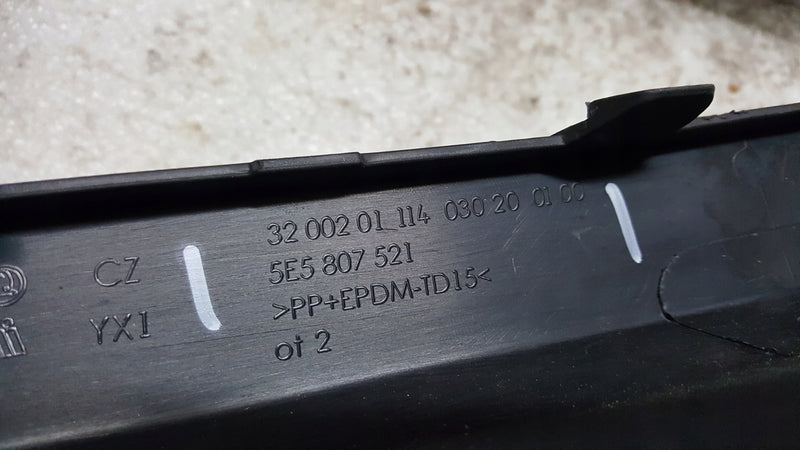 Spoiler Dokładka Zderzaka Tył 5E5807521 Skoda Octavia III Sedan PDC