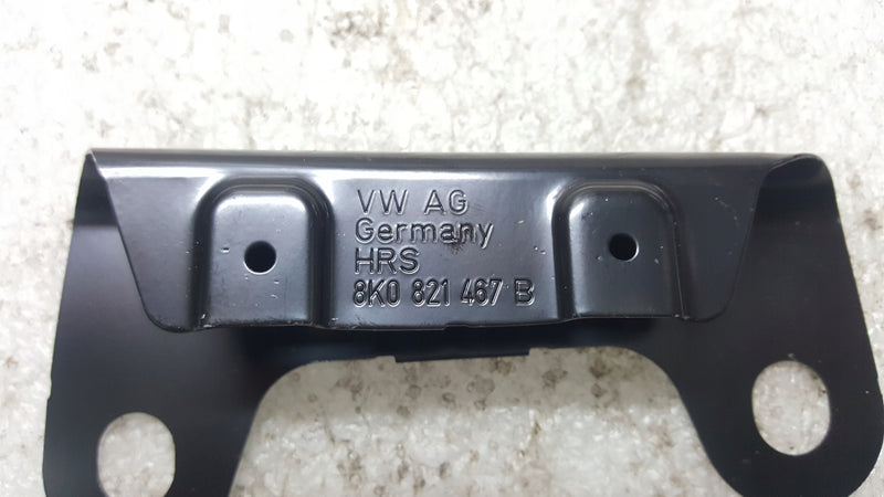 Audi OE 8K0821467B mocowanie błotnika