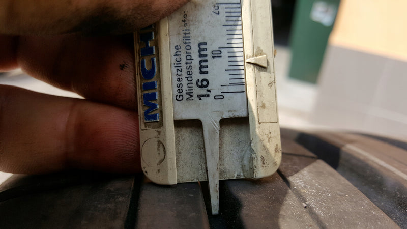 1x 255/40/21 102Y Dunlop SP Maxx GT r01 7mm 2016r