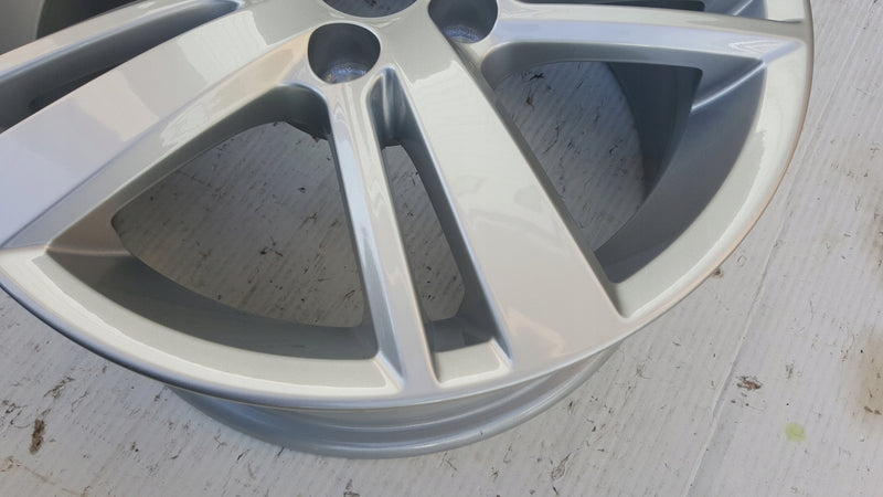 NOWA ORYGINALNA felga aluminiowa VW POLO 6Jx15 et 40 6R0601025AB