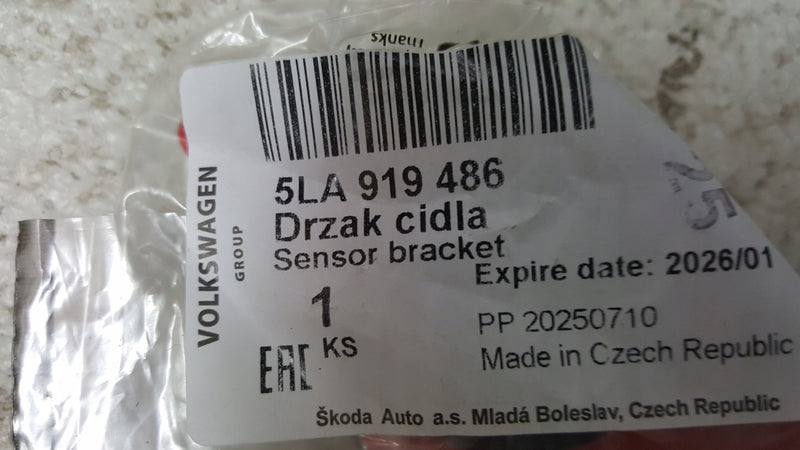 MOCOWANIE KOSZYCZEK CZUJNIKA PARKOWANIA SKODA ENYAQ 5LA919486