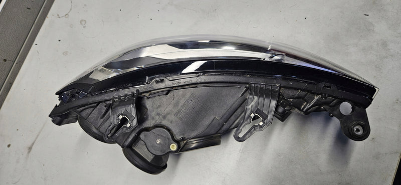 Le reflektor AUDI A1 82A941003 IDEAŁ 2024r