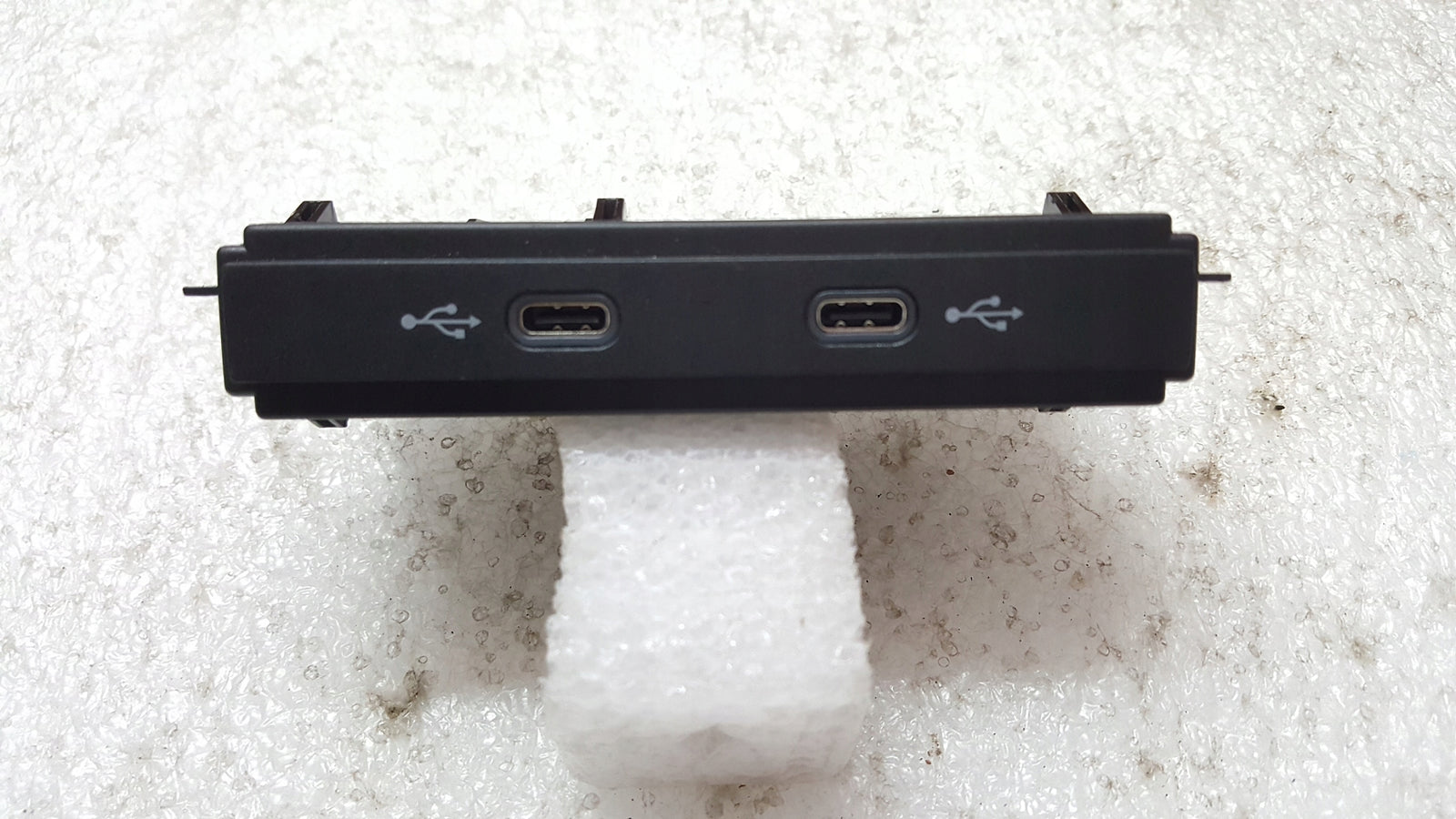 Gniazdo port USB x2--VW AUDI SEAT SKODA 5NA035736 demontaż