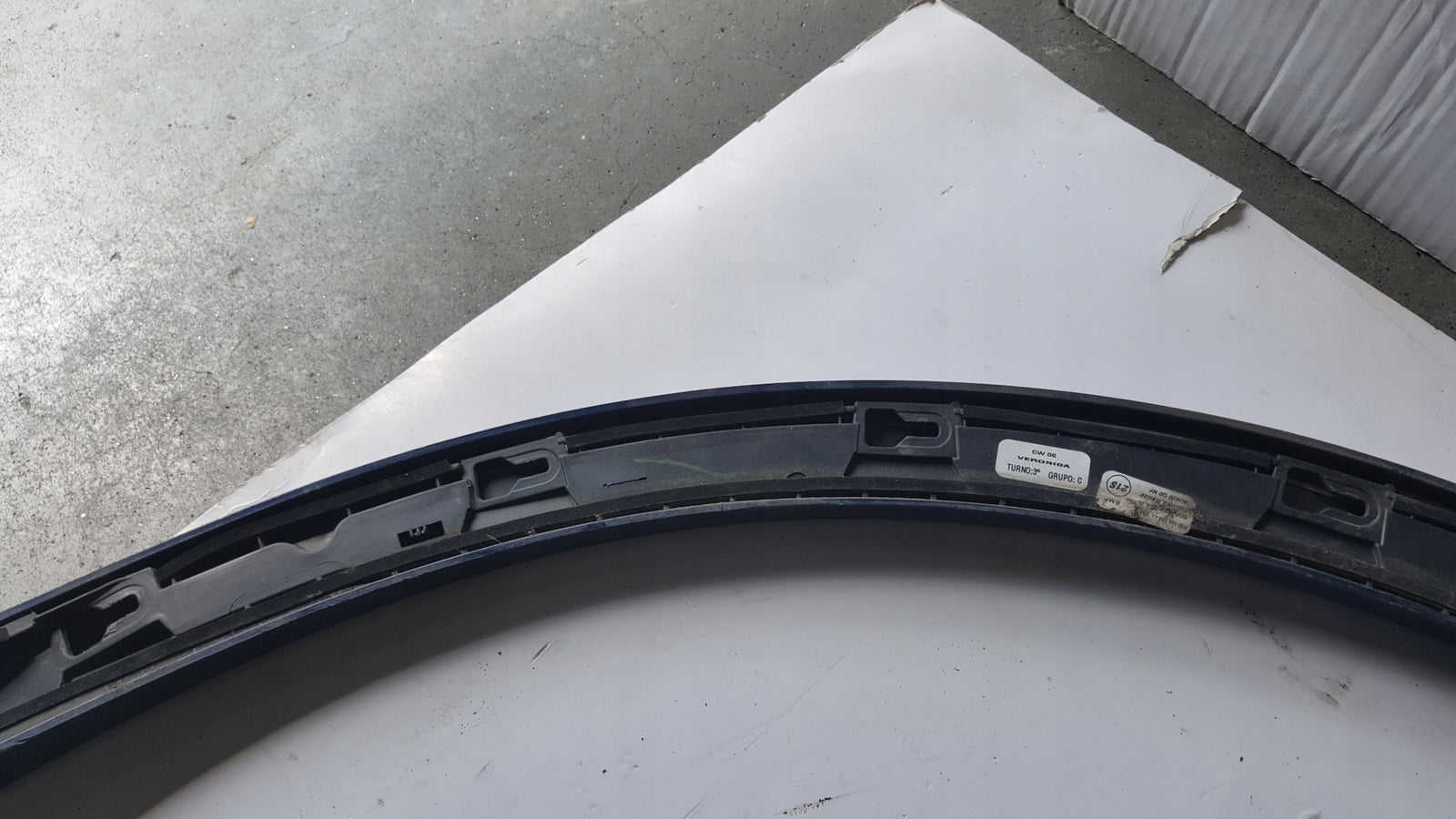 Listwa błotnika prawy tył AUDI Q5 80A853818A demontaż