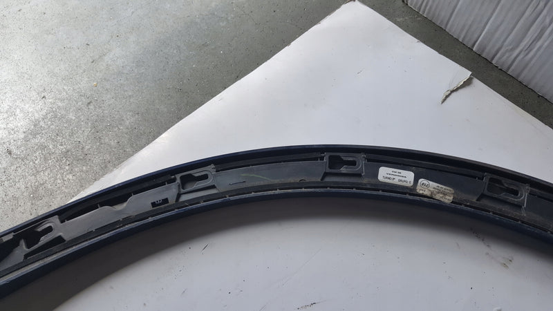 Listwa błotnika prawy tył AUDI Q5 80A853818A demontaż