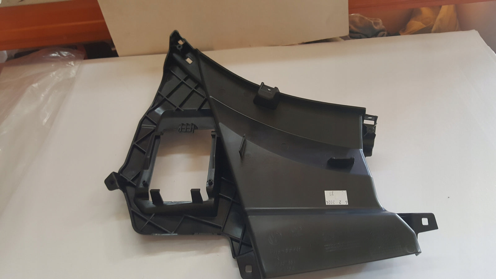 Mocowanie ślizg zderzaka prwy przód VW TOUAREG 760807884 NOWY ORYGINAŁ