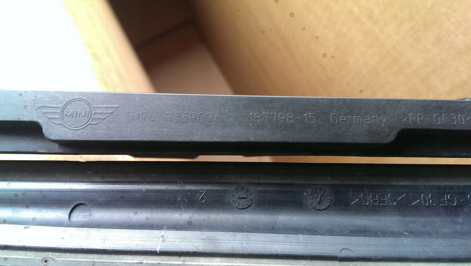 Kierownica powietrza przód MINI F55 F56- 7 339 096