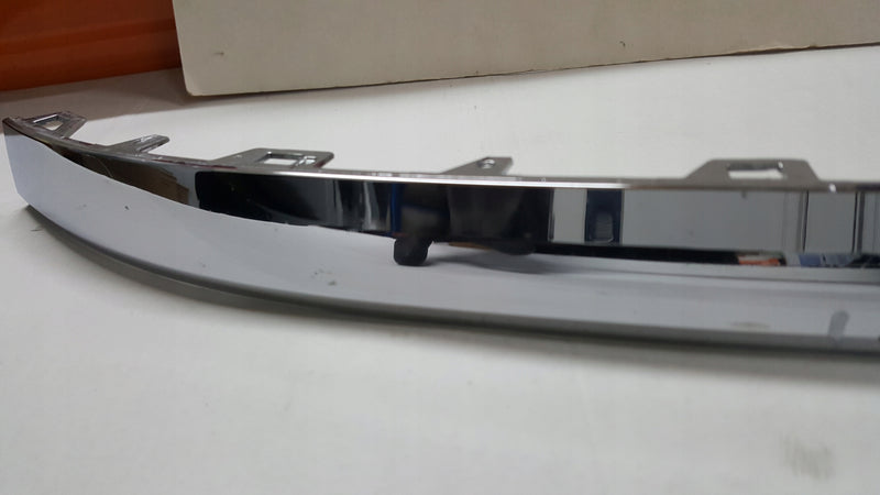 Listwa chrom zderzaka przedniego lewa strona VW TOUAREG 7P6853253 demontaż