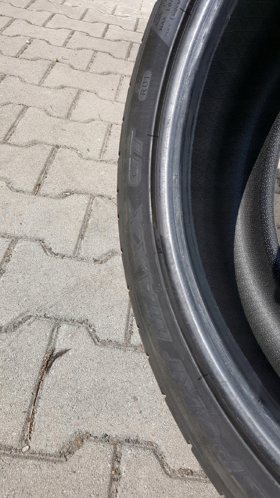 1x 255/40/21 102Y Dunlop SP Maxx GT r01 7mm 2016r