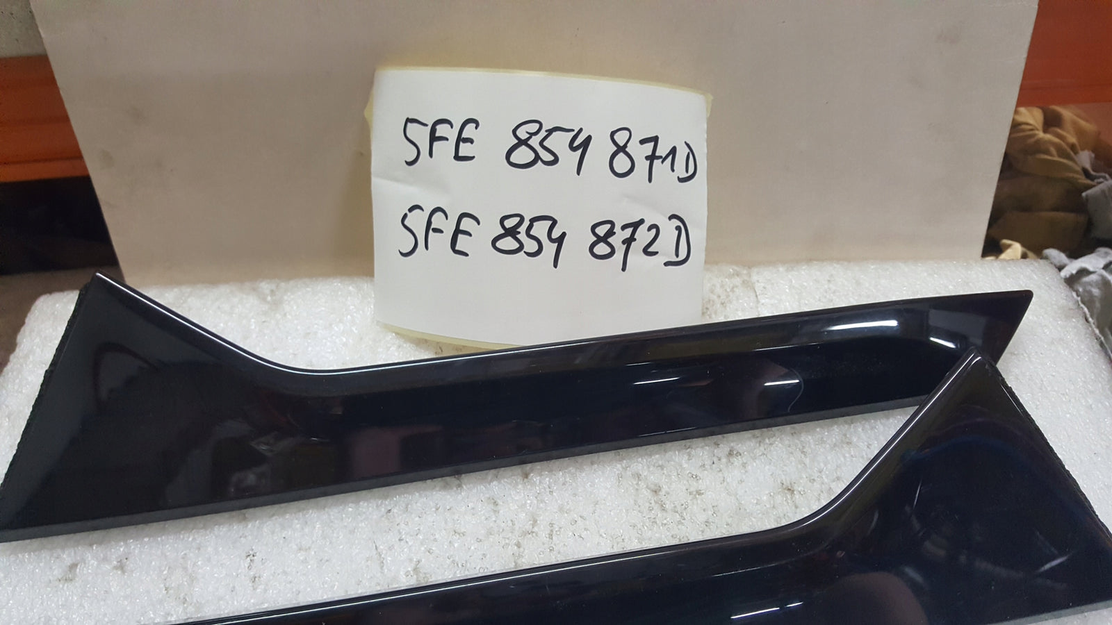 Listwa klapy bagażnika lewy prawy tył CUPRA SEAT LEON 5FE854871D 5FE854872D