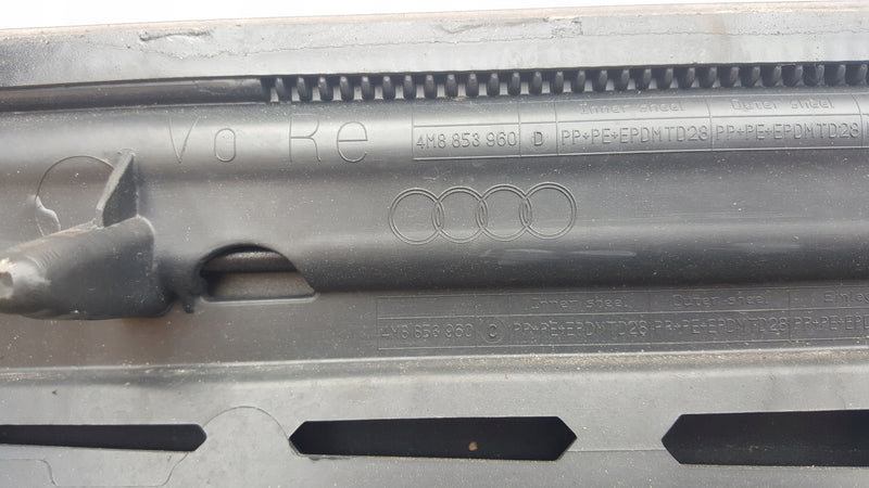 LISTWA NA DRZWI PRAWY PRZÓD AUDI Q8 4M8853960D 2018- CARBON