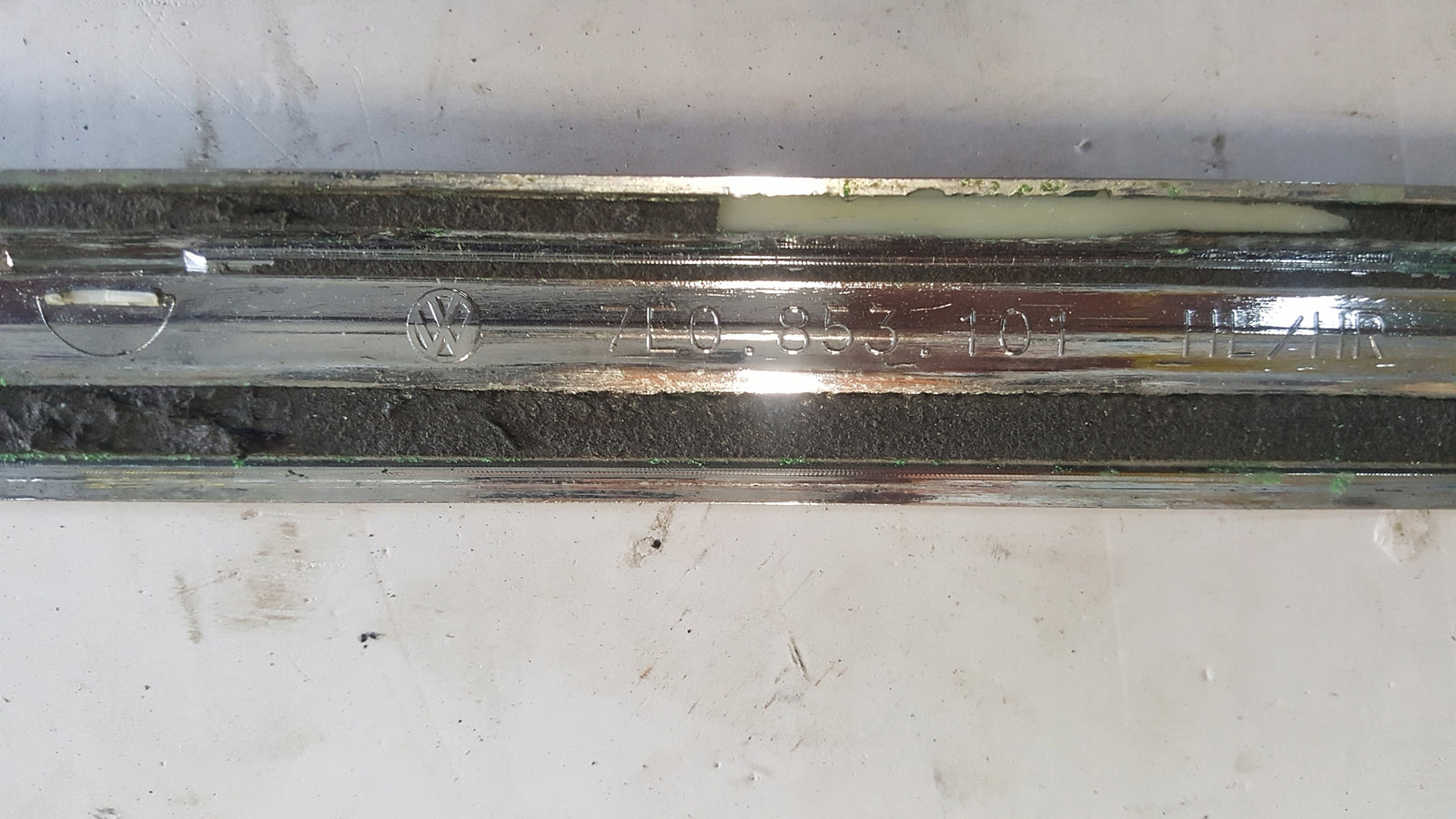 LISTWA KLAPY TYŁ VW TRANSPORTER T5 7E0853101