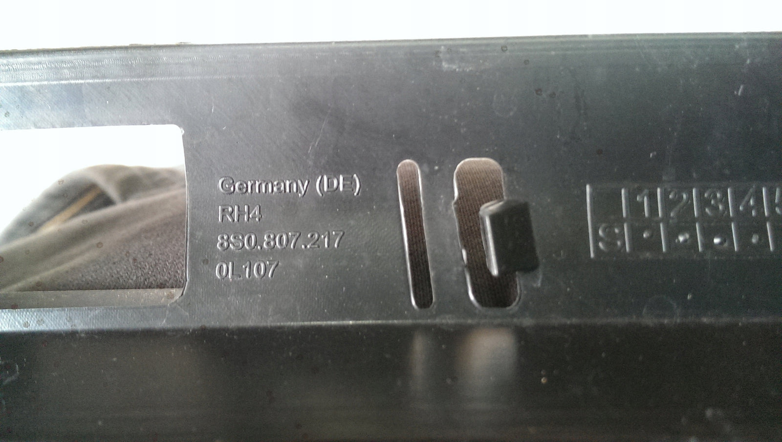 Mocowanie grilla ślizg zderzaka AUDI TT 8S0807217