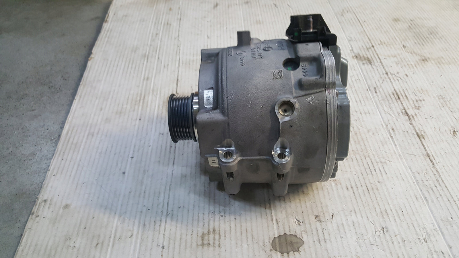 Alternator VW AUDI 4N0903028R demontaż