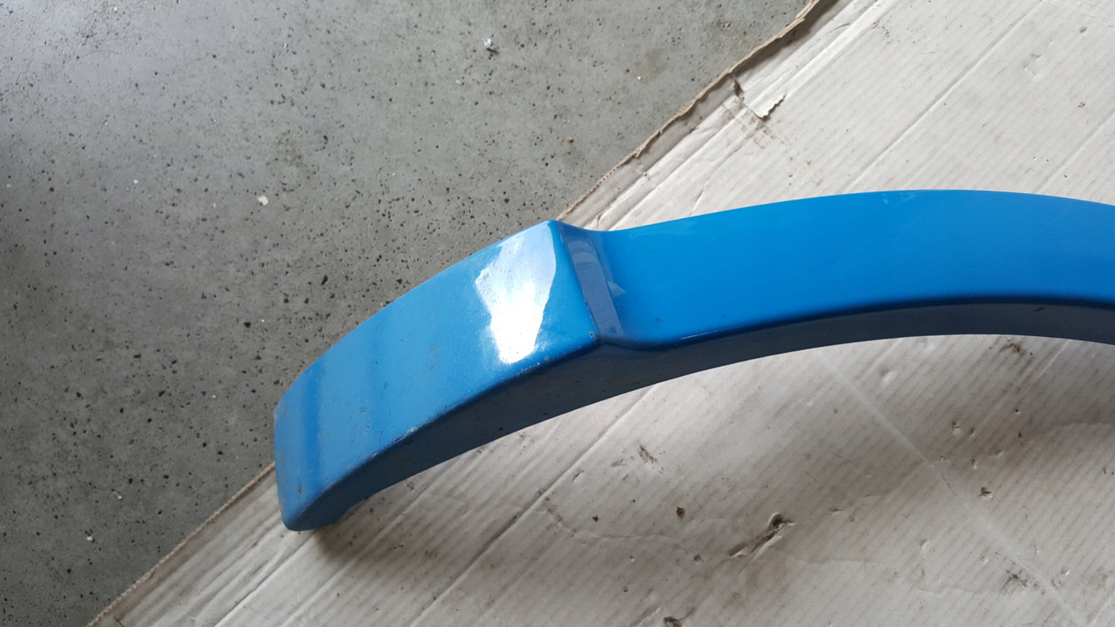 Listwa błotnika prawy tył AUDI Q5 80A853818B demontaż