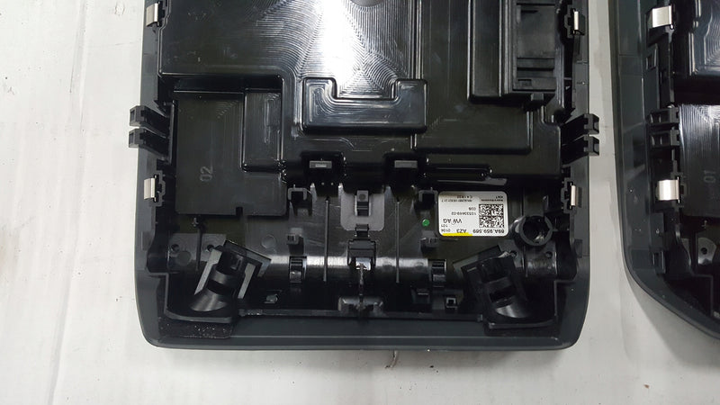Lampka podsufitki AUDI Q4 89A959569 demontaż