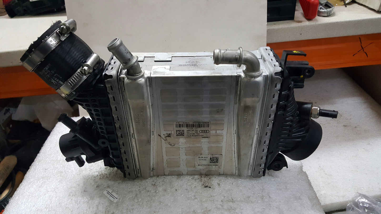 Chłodnica intercooler AUDI A4 (B9) A5 A6 (C8) A7 Q5 059145803Q demontaż