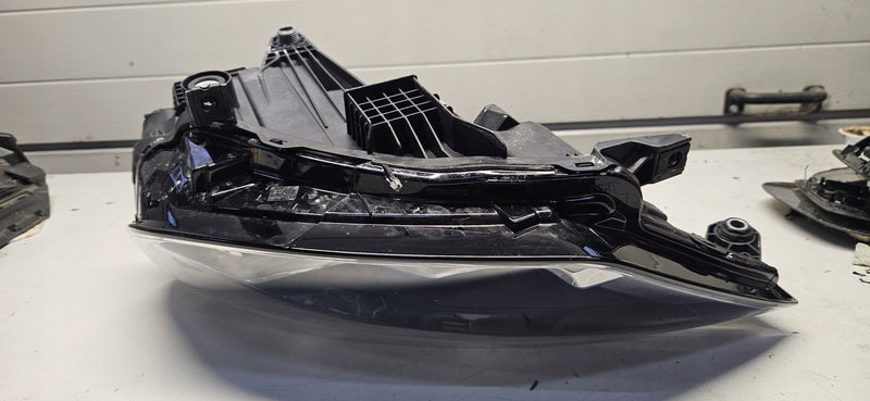 Le reflektor AUDI A1 82A941003 IDEAŁ 2024r