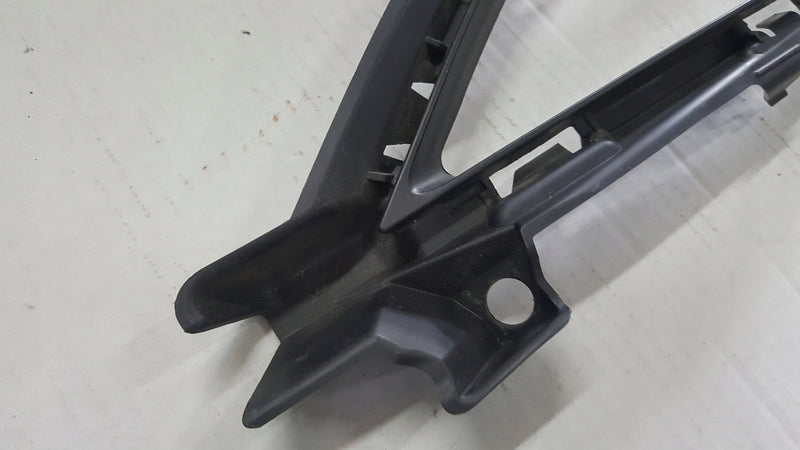 Kratka ramka zderzaka prawy przód VW GOLF VII 5G0853212H demontaż