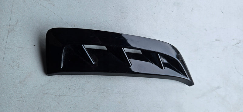 Listwa błotnika lewy przód AUDI RS4 8W9853173A IDEAŁ CZARNA