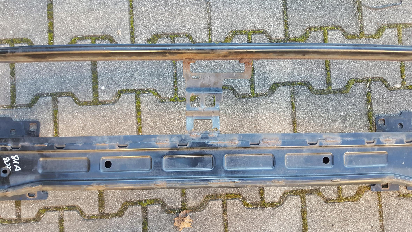 AUDI Q2 BELKA ZDERZAKA PRZÓD 81A807109C