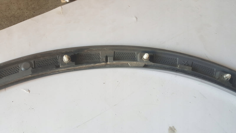 Listwa błotnika prawy przód AUDI Q7 4M0853718K demontaż
