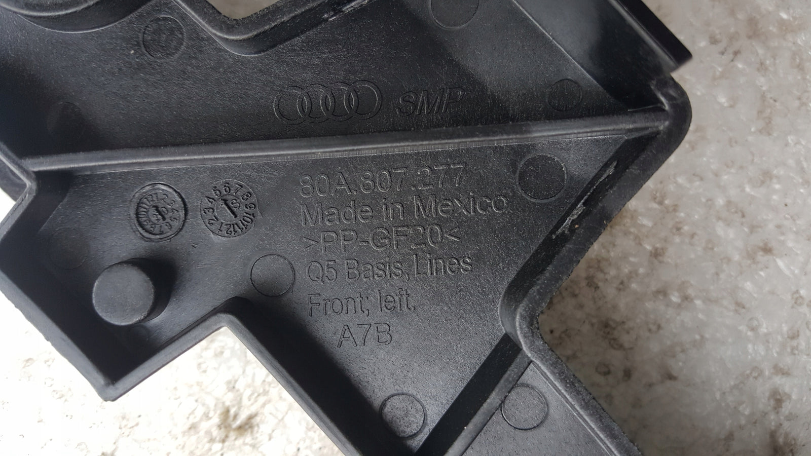 ŚLIZG ZDERZAKA LEWY PRZÓD AUDI Q5 II 80A807277D