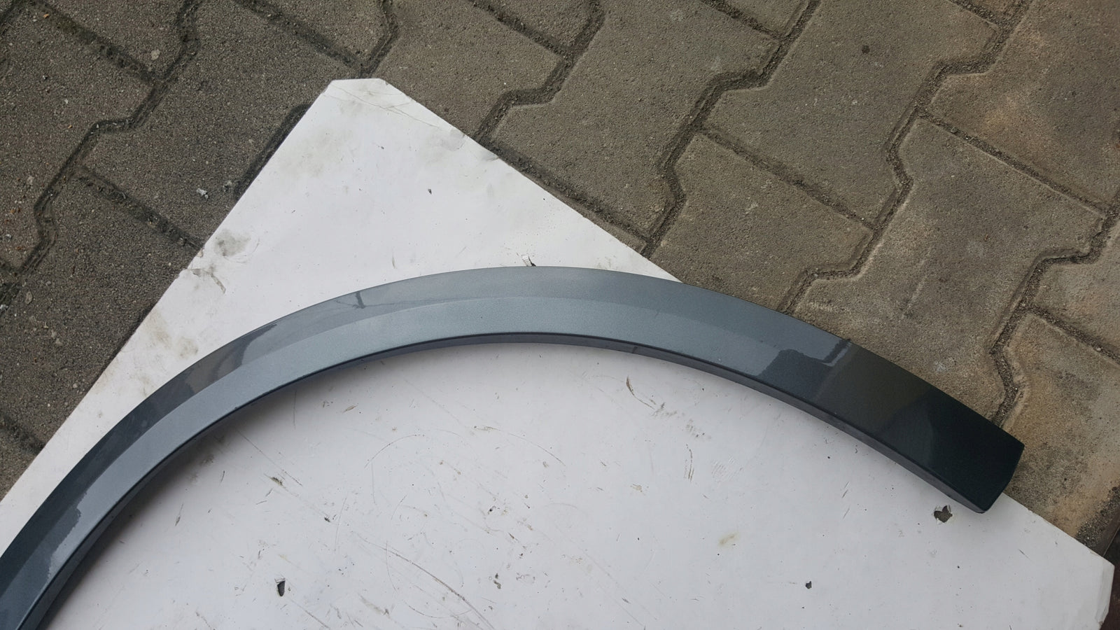 LISTWA BŁOTNIKA PRAWA PRZEDNIA AUDI Q8 4M853718B